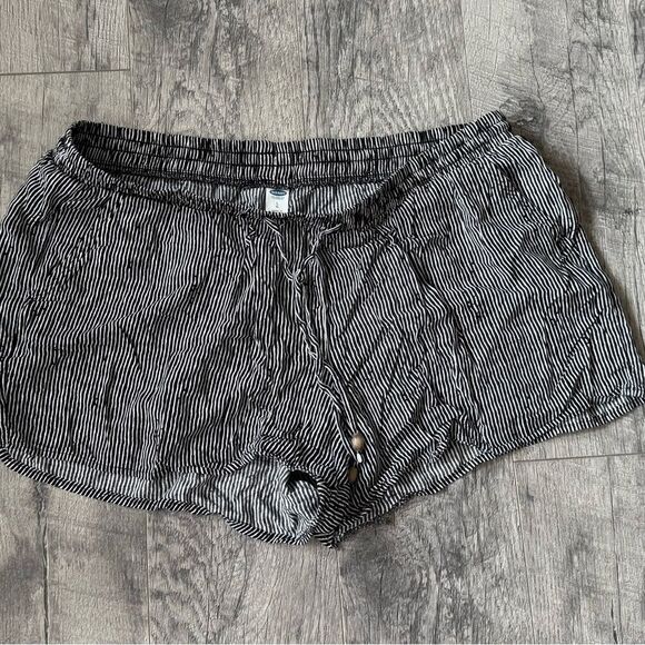 Old Navy Black and White Striped Women's Shorts - Picture 1 of 2